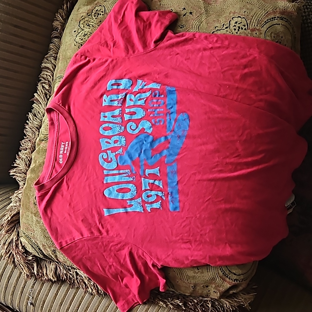 Old navy tee shirt
